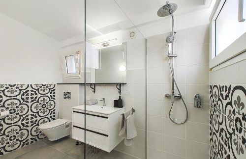 Villa Azure Horizon and Breeze - Panoramic Ocean View and Heated Pool - Foto 37