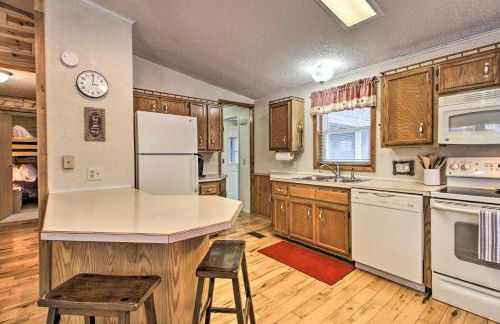 Cozy Crosby Cabin Near Serpent Lake and Main St - Foto 4