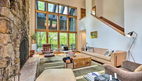 Luxe Plymouth Chalet with Indoor Pool and 3 Decks! - Foto 5