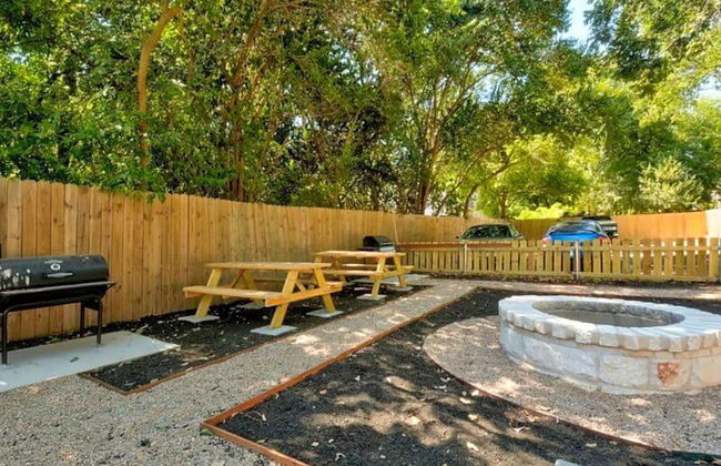 Prime Soco Chic 2BR King Suite w Pool Parking - Foto 7