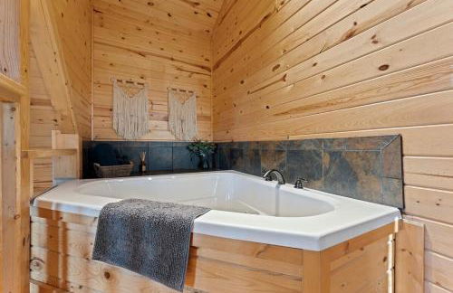 Cabin 3 Mtn View Cabin Near River with Hot Tub and Fire Pit - Foto 15