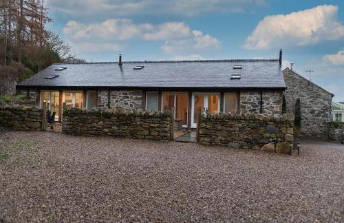 CRUCK BARN - Beautiful Renovated Barn within the Countryside - Photo 17