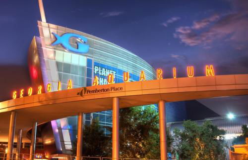 Large House Near Truist Field 15 mins to ATL and Six Flags - Foto 12