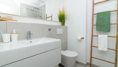 Casa DCR - Apartment in Ferragudo 5 mins to Beach - Foto 4, towels, Shower