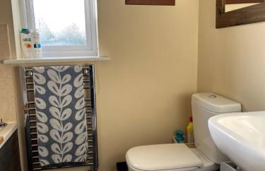 New Forest home - 4-beds and garden - 10 mins from Beach - Photo 16