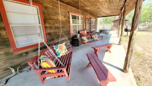 TJs Escape Landmark Oak Tree 1mile2river - Foto 3