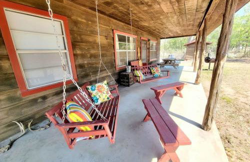 TJs Escape Landmark Oak Tree 1mile2river - Foto 3