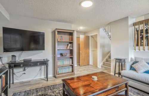 Witches Hollow Pet-Friendly Retreat Near Airport - Foto 26