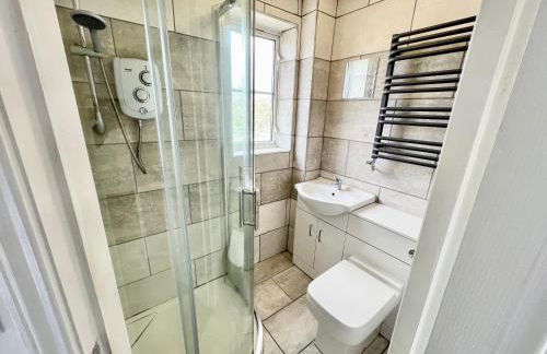 Spacious 3-Bedroom house with 5 beds and sofa-bed - Foto 12