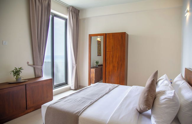 Marine Suites - Photo 9