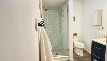 Paws at the Peak - Photo 3