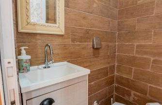 Casa Rústica com Piscina Privativa, Banheira de Hidromassagem, Ar-Condicionado, Pet friendly - Refúgio na Natureza a 5 Minutos do Centro de Imbituba, Perfeita para Famílias e Grupos - Photo 59