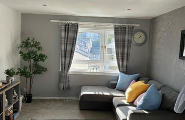 Spacious two bedroom flat, entire property - Photo 19