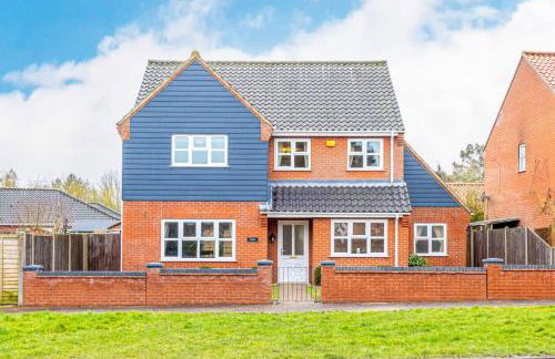 Detached luxury 5 bed house, lanscaped garden, fire pit, parking, can sleep families or workers - Foto 6