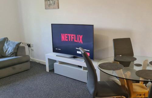 Large 2 bed flat in Bolton - Photo 4