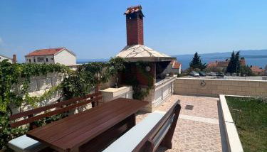 Apartments Mikulić - Photo 4, Garden view