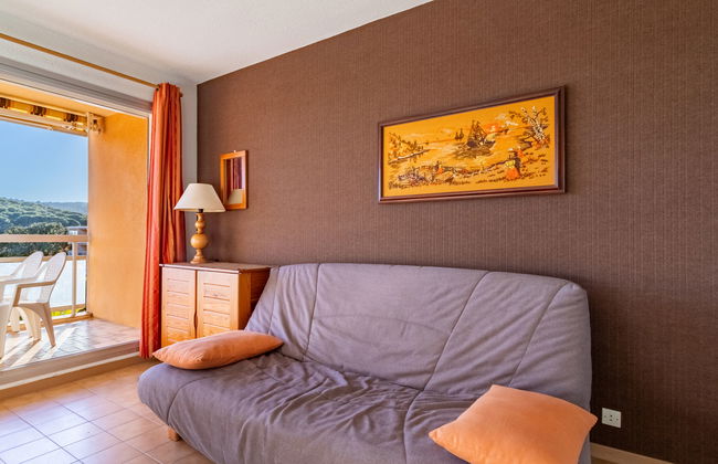 1 bedroom Apartment in Bormes-les-Mimosas with swimming pool and garden - Photo 5