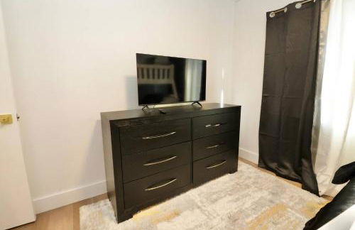 Luxury Oasis Getaway w/pool 15 mins from beach - Foto 30