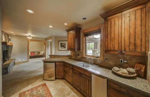 Bear Discovery Custom Tamarack Estate Home by Casago McCall - Donerightmanagement - Foto 33
