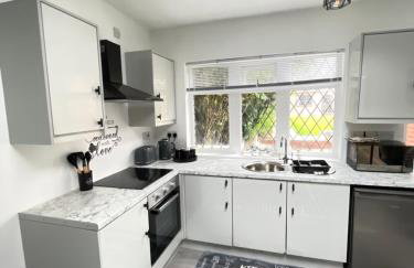 Vibrant Bungalow 2 Bedroom Flat with secure private parking - Foto 18