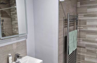 The Little Red Door - Photo 9