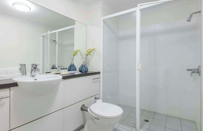 Oaks Brisbane River City Suites - Photo 17