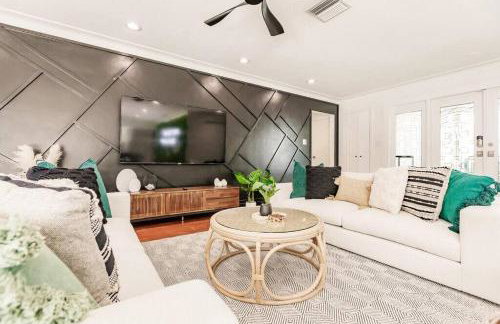 Resort Style Backyard Heated Pool Hot Tub Fire Pit - Foto 12