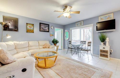 Walk to Eastern Point Beach Apt with Water View! - Foto 5