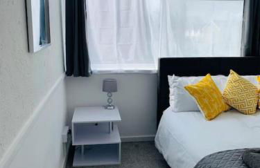 Aylesbury Apartment for Contractors and Holidays - FREE Parking for cars and vans - Foto 5