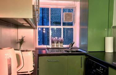 Beautiful Grade 2 Home in centre of Newcastle-St James Park FREE CITY PARKING - Foto 18