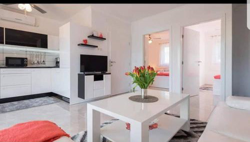 La Perla Apartments 2 - Photo 5