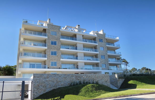 Emerald Apartments - Photo 1