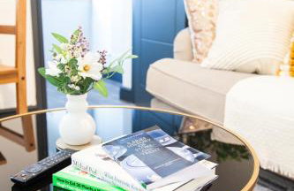 Stylish Home, hosted by ESONGRACE Stays, Stoke-on-Trent - Perfect for Families - Contractors - Holiday makers - Emergency Housing - Professionals, Relocators - Foto 17