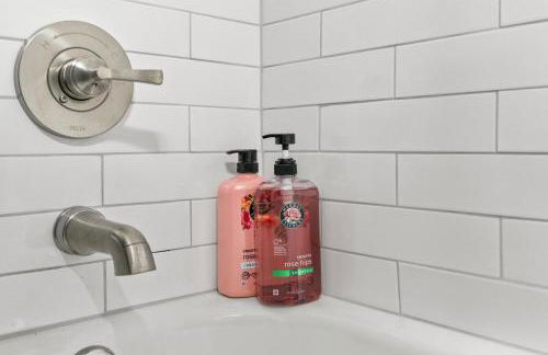 Elegant 5BR Home Sleeps 14 Minutes from DC - Russell - Foto 16