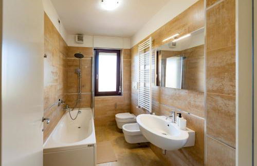 GuestHost - Bright Apartment with Terrace - Photo 5