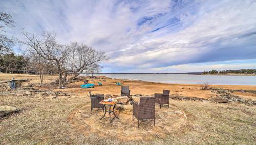 Lakeside Haven with Sandy Beach, Sleeps 12, 3 Bath - Foto 2