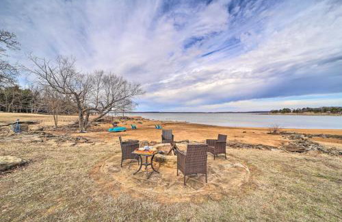 Lakeside Haven with Sandy Beach, Sleeps 12, 3 Bath - Foto 2