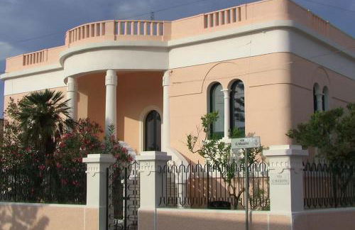 Villa nel Salento - Ampie camere e giardino, fino a 10 persone - Foto 1