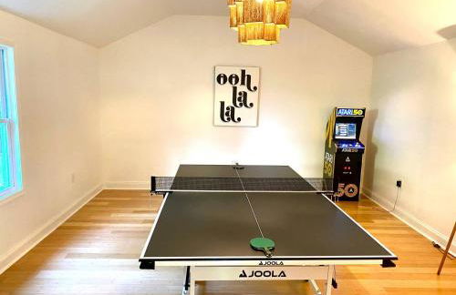 Luxury Mountain Retreat - 4 King Suites & Hot Tub - Photo 2