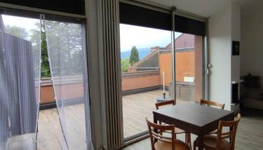 Lake & Pool Holiday House - Photo 3