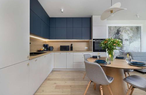 Bright Apartment Spadochroniarzy in Dziwnów with Parking & Pool by Noclegi Renters - Foto 16