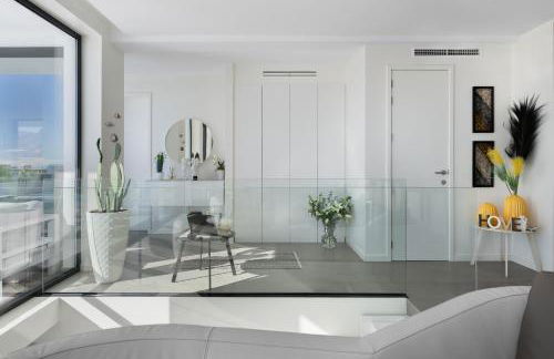 4-Bedroom Modern Villa with Sea View - Photo 14