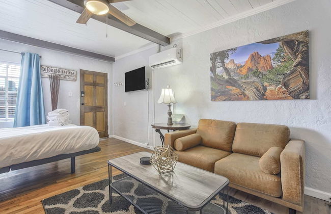 1BD Cozy Suiterestaurants & Hiking!dogs Welcome - Photo 5