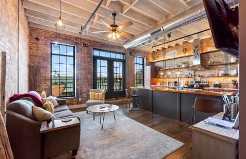 Downtown Urban Loft above Restaurant #7 - Foto 2