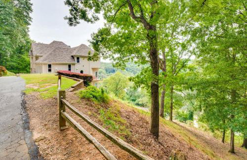 Modern Retreat with River View in Roswell! - Foto 27