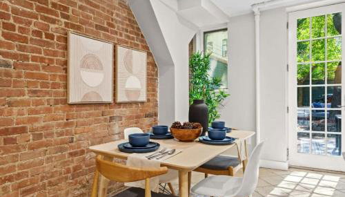 Newly Renovated 2BR w Rare Private Backyard and BBQ - Foto 3