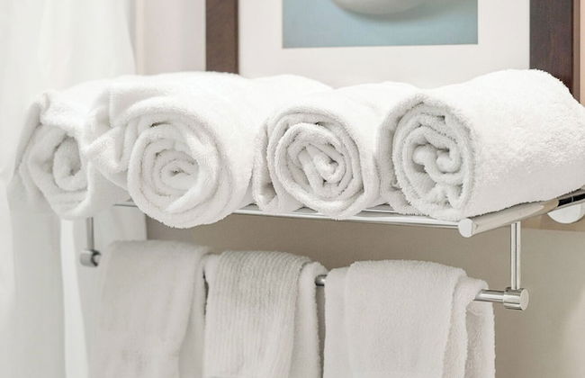 3BR Lakeside Penthouse Retreat - Photo 40