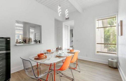 Oakland Oasis 4BDHeated PoolSpa5min to beach - Photo 14