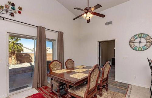 Spacious Home - Pool Table, Game Room & Jacuzzi - Foto 4