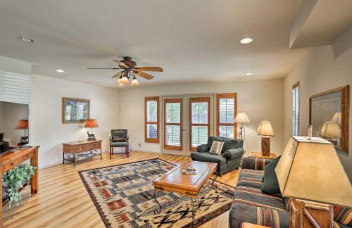 Cabin with Backyard Space - half Mi to Trinity Lake! - Foto 10